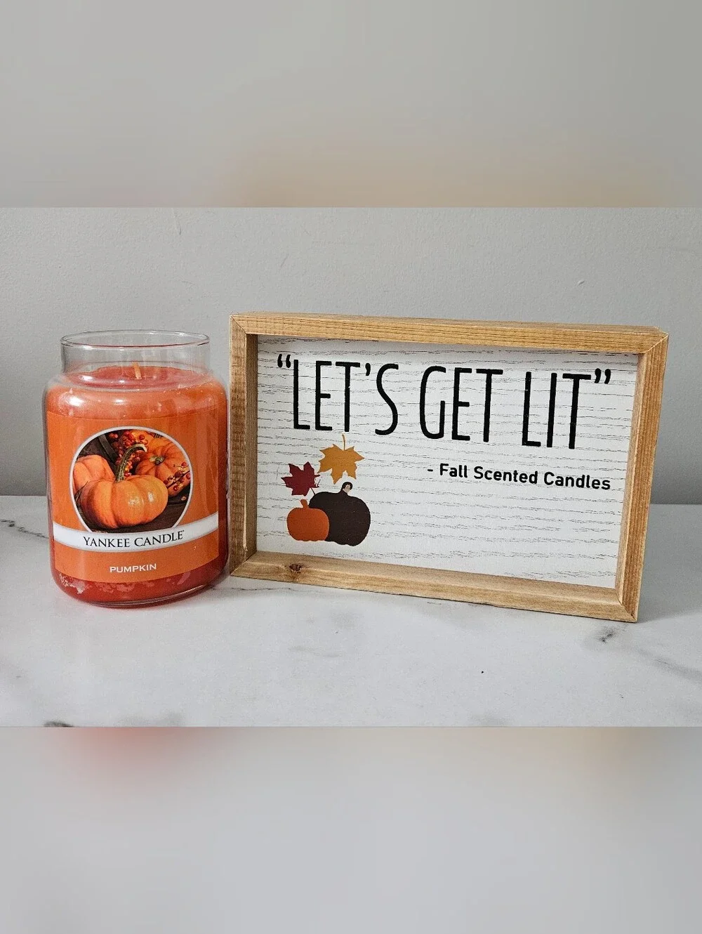 Fall Theme 2-Piece Set w/ Pumpkin 22oz Yankee Candle &  Double-Sided Wooded Sign